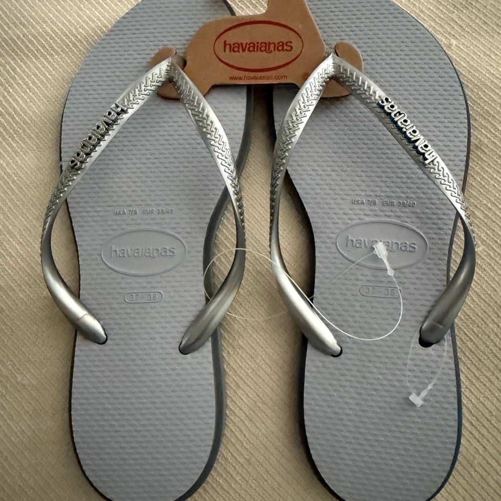 Havaianas Women's Flip Flops in Steel Gray Footbed with pointy front